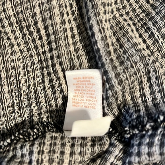 Lauren Conrad Women’s Cold Shoulder Small Checkered Short Sleeve Shirt ZZ15 - Picture 5 of 5